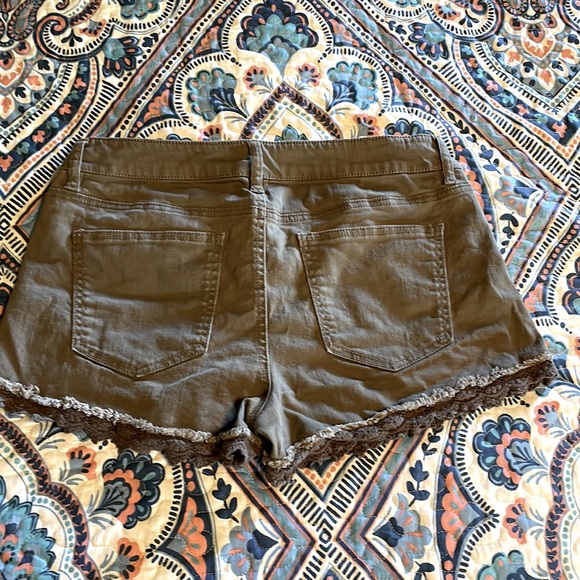Tinseltown Lace Hem Shorts (Olive Brown) - Size 11 - Picture 2 of 3